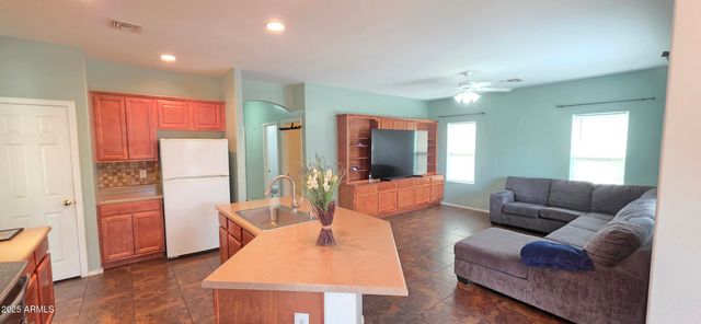 518 W BLACK HAWK Place, Casa Grande, AZ 85122