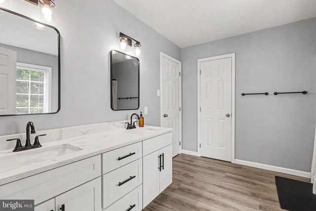 4 DEWBERRY COURT, Mechanicsburg, PA 17055