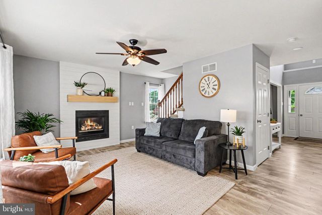4 DEWBERRY COURT, Mechanicsburg, PA 17055