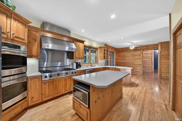 30131 Vantilburg Court, Elkhart, IN 46514