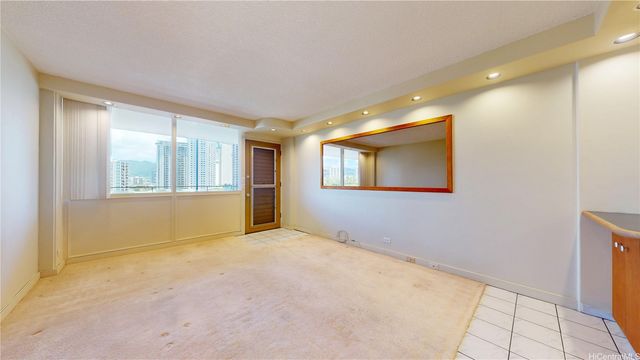 1720 Ala Moana Boulevard 902B, Honolulu, HI 96815
