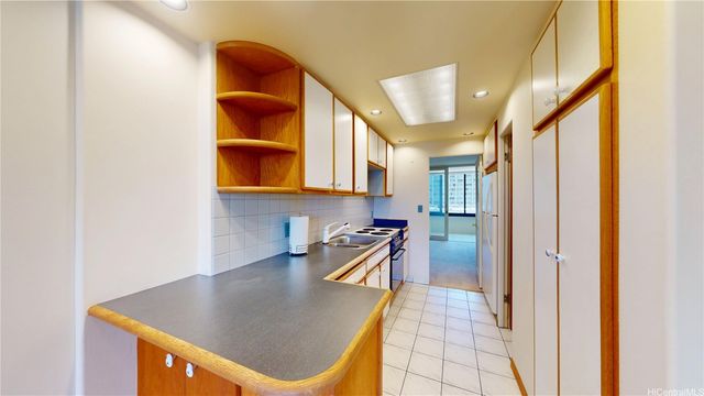 1720 Ala Moana Boulevard 902B, Honolulu, HI 96815