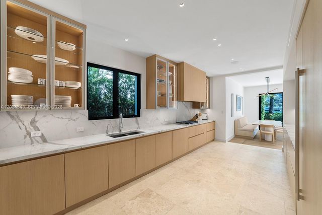5763 Pine Tree Dr, Miami Beach, FL 33140