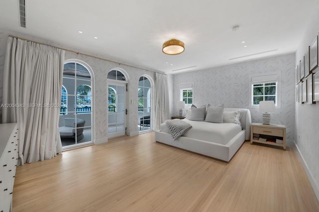 5763 Pine Tree Dr, Miami Beach, FL 33140
