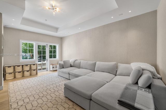 5763 Pine Tree Dr, Miami Beach, FL 33140