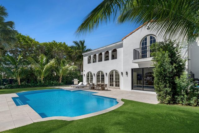 5763 Pine Tree Dr, Miami Beach, FL 33140