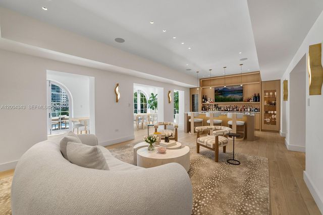 5763 Pine Tree Dr, Miami Beach, FL 33140