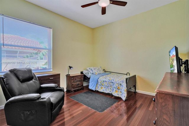 4401 SW 74th Ter, Davie, FL 33314