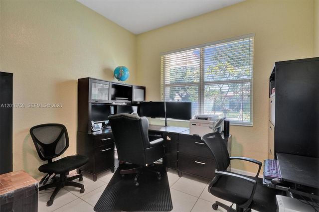 4401 SW 74th Ter, Davie, FL 33314