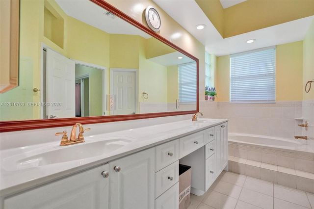 4401 SW 74th Ter, Davie, FL 33314