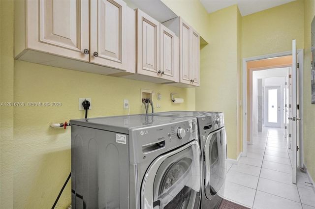 4401 SW 74th Ter, Davie, FL 33314