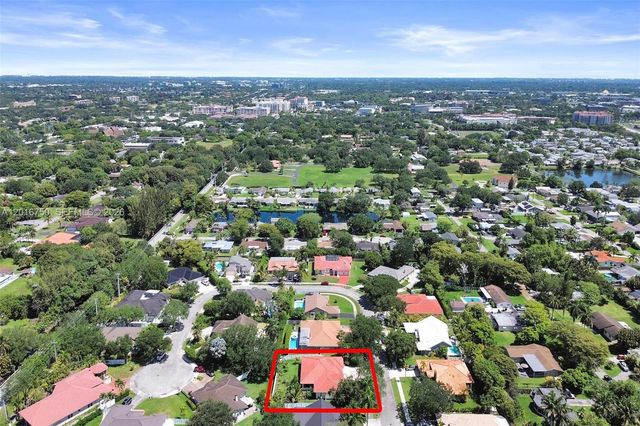 4401 SW 74th Ter, Davie, FL 33314