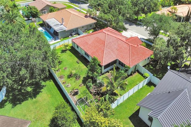 4401 SW 74th Ter, Davie, FL 33314