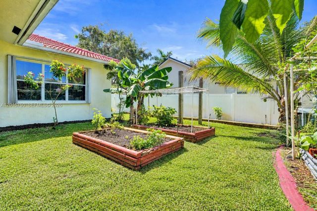 4401 SW 74th Ter, Davie, FL 33314