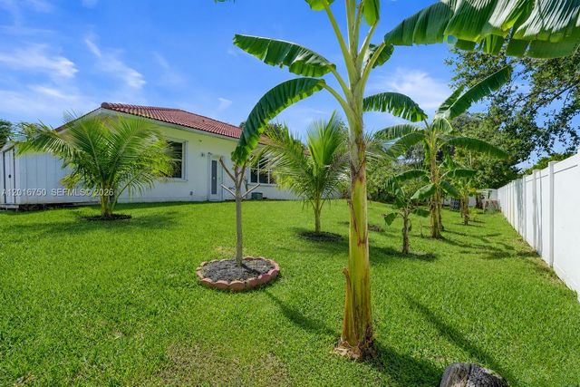 4401 SW 74th Ter, Davie, FL 33314