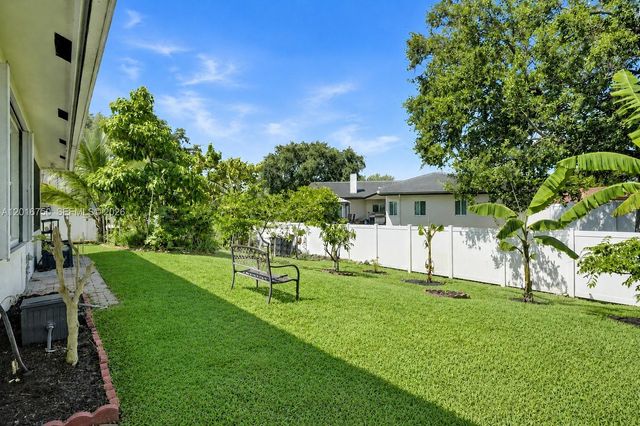 4401 SW 74th Ter, Davie, FL 33314