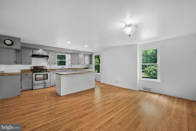 108 POPLAR RD, Fleetwood, PA 19522