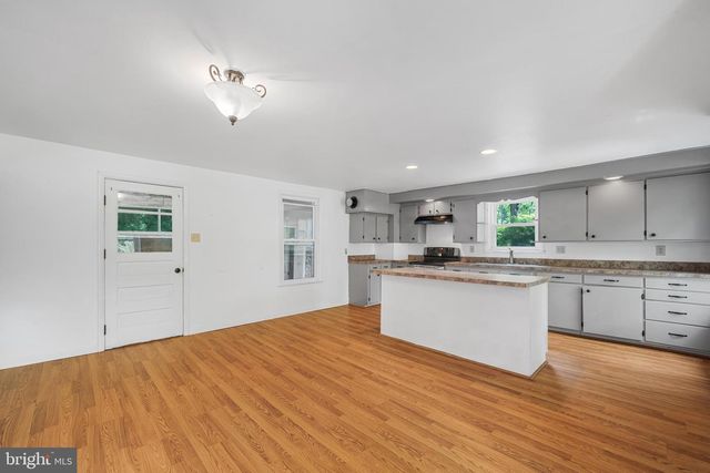 108 POPLAR RD, Fleetwood, PA 19522
