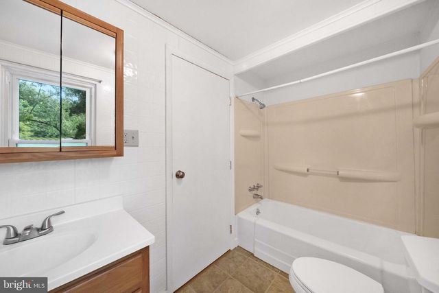 108 POPLAR RD, Fleetwood, PA 19522