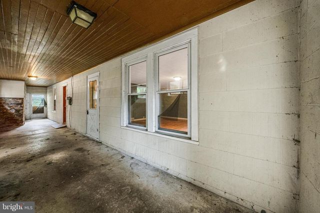108 POPLAR RD, Fleetwood, PA 19522