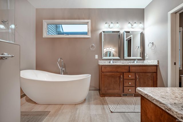 15315 Harrison Lake Cove, Fort Wayne, IN 46814