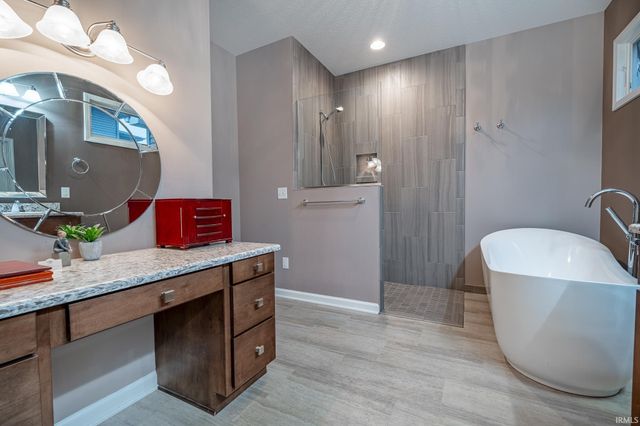 15315 Harrison Lake Cove, Fort Wayne, IN 46814