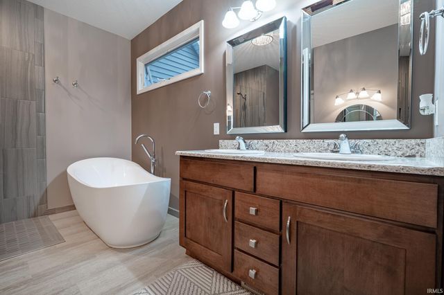 15315 Harrison Lake Cove, Fort Wayne, IN 46814