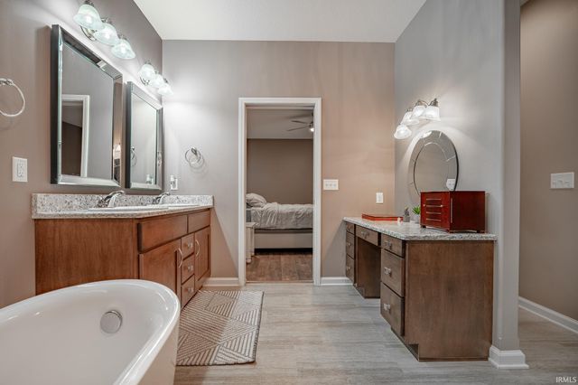 15315 Harrison Lake Cove, Fort Wayne, IN 46814