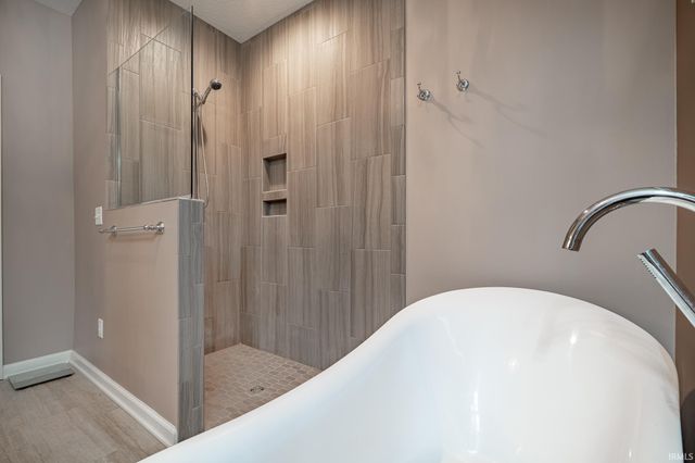 15315 Harrison Lake Cove, Fort Wayne, IN 46814