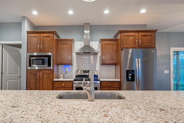 15315 Harrison Lake Cove, Fort Wayne, IN 46814