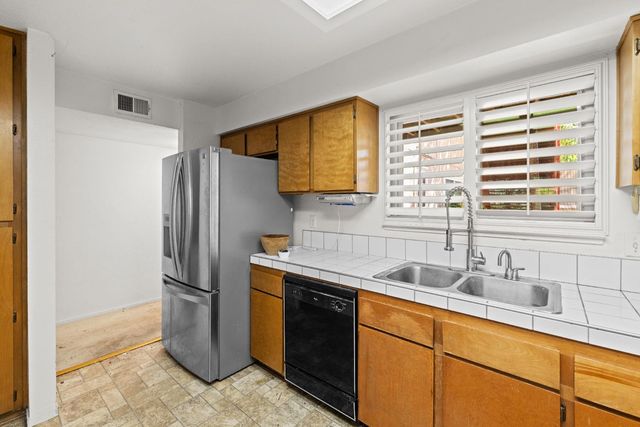 7951 Arcade Lake Ln, Citrus Heights, CA 95610