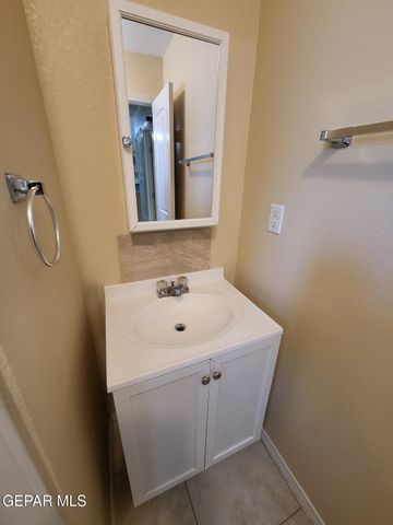 7365 N Loop Drive 1, El Paso, TX 79915