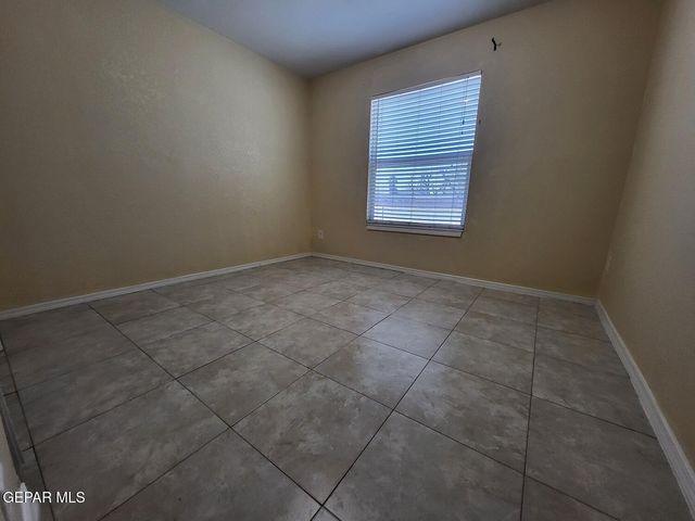 7365 N Loop Drive 1, El Paso, TX 79915