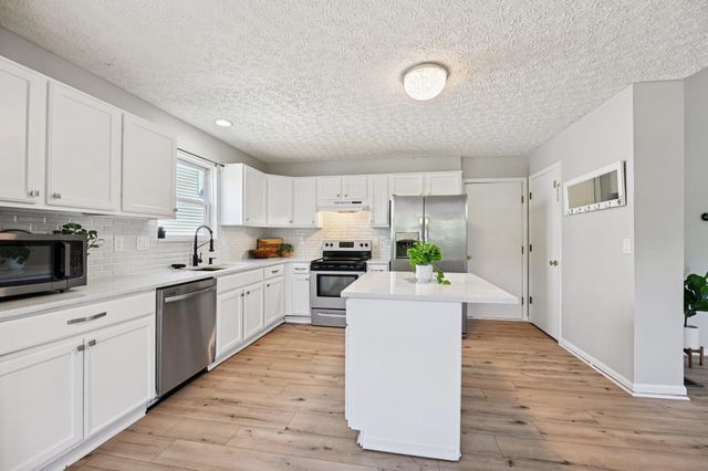 2912 Oak Forest Drive, Grove City, OH 43123