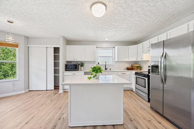 2912 Oak Forest Drive, Grove City, OH 43123