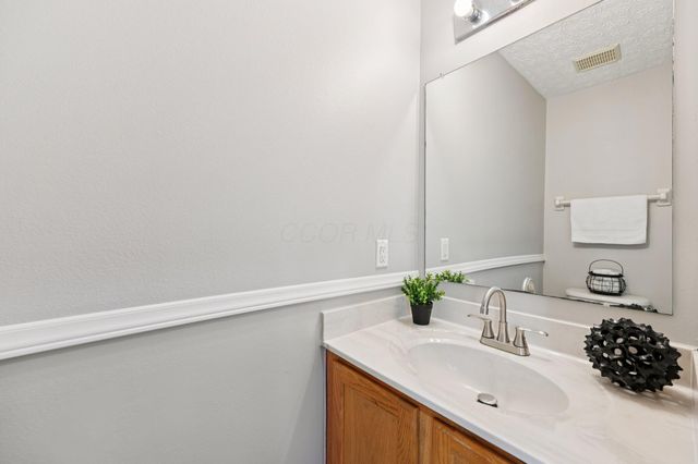 2912 Oak Forest Drive, Grove City, OH 43123