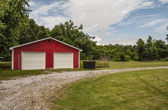 4883 Rocky Mound Rd, Westmoreland, TN 37186