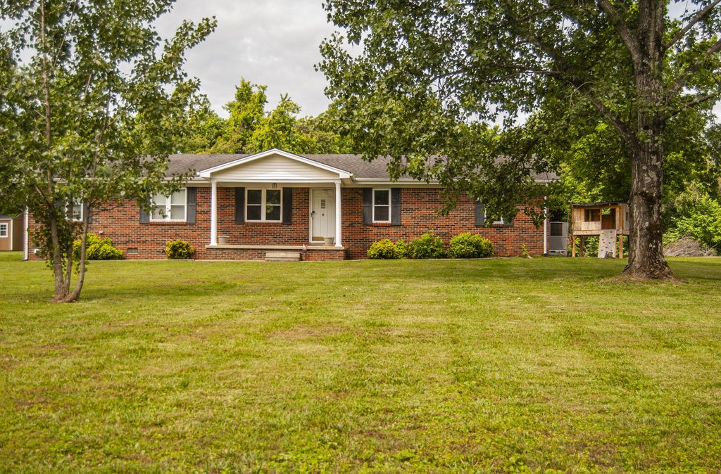 4883 Rocky Mound Rd, Westmoreland, TN 37186
