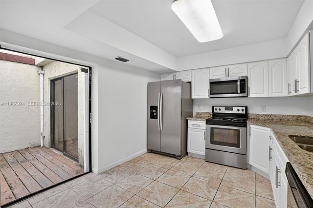 347 Ives Dairy Rd E347-04, Miami, FL 33179