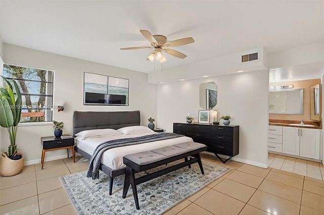 347 Ives Dairy Rd E347-04, Miami, FL 33179