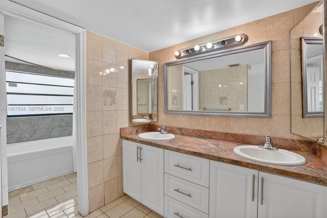 347 Ives Dairy Rd E347-04, Miami, FL 33179