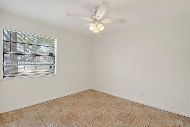 347 Ives Dairy Rd E347-04, Miami, FL 33179