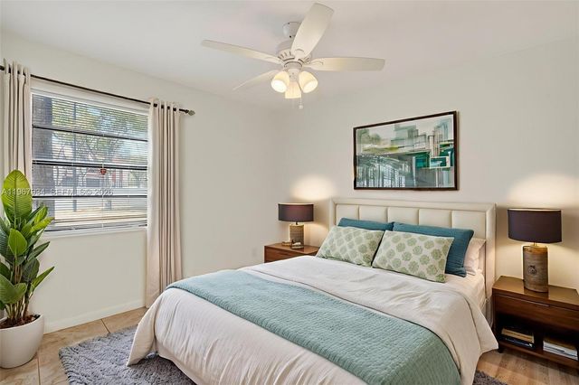 347 Ives Dairy Rd E347-04, Miami, FL 33179