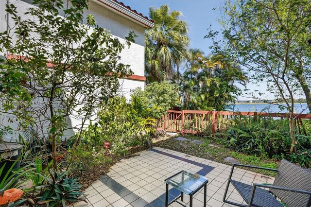 347 Ives Dairy Rd E347-04, Miami, FL 33179