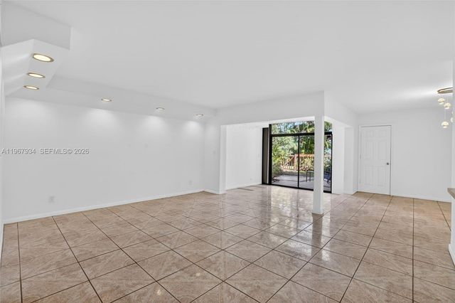 347 Ives Dairy Rd E347-04, Miami, FL 33179