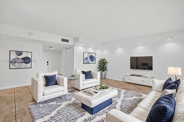 347 Ives Dairy Rd E347-04, Miami, FL 33179