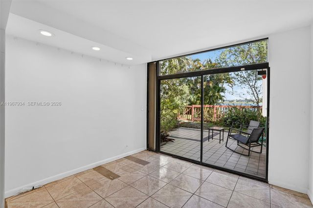 347 Ives Dairy Rd E347-04, Miami, FL 33179