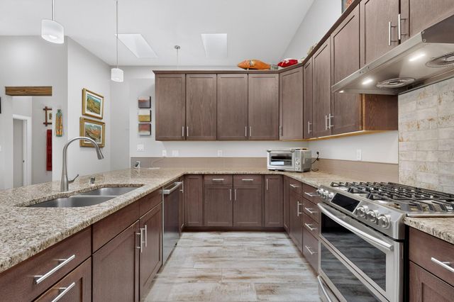 52 Wind Road NW, Albuquerque, NM 87120
