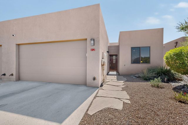 52 Wind Road NW, Albuquerque, NM 87120