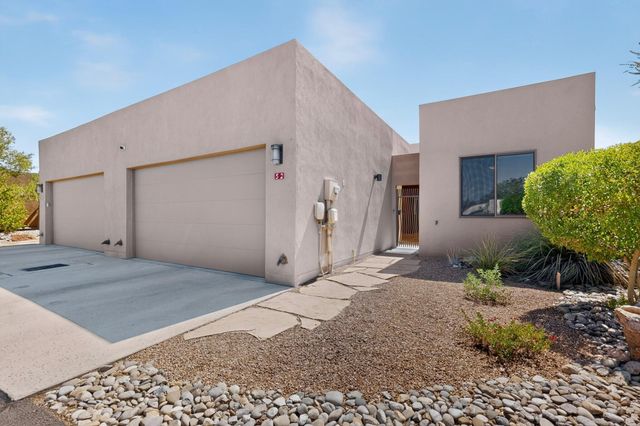52 Wind Road NW, Albuquerque, NM 87120